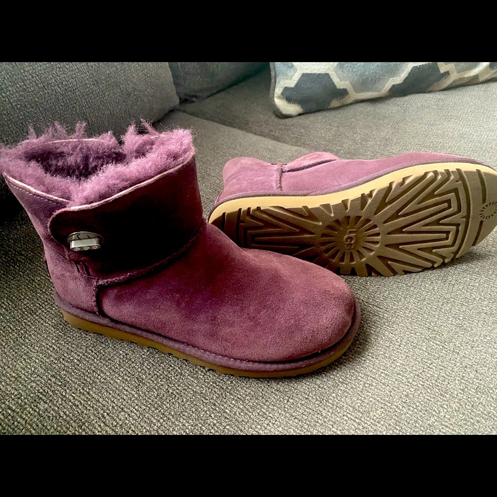Burgundy Uggs, size 7 excellent condition